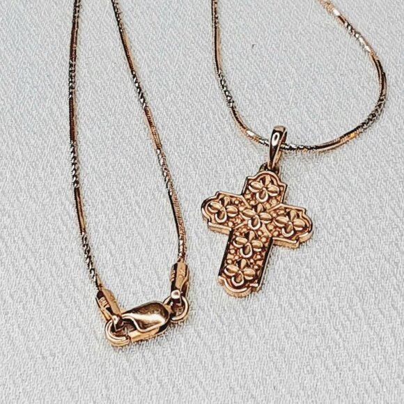 NEW 5.3 grams rose gold cross pendant with fancy chain - Picture 5 of 15